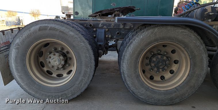 image for item LK9463 2007 Peterbilt 379  semi truck