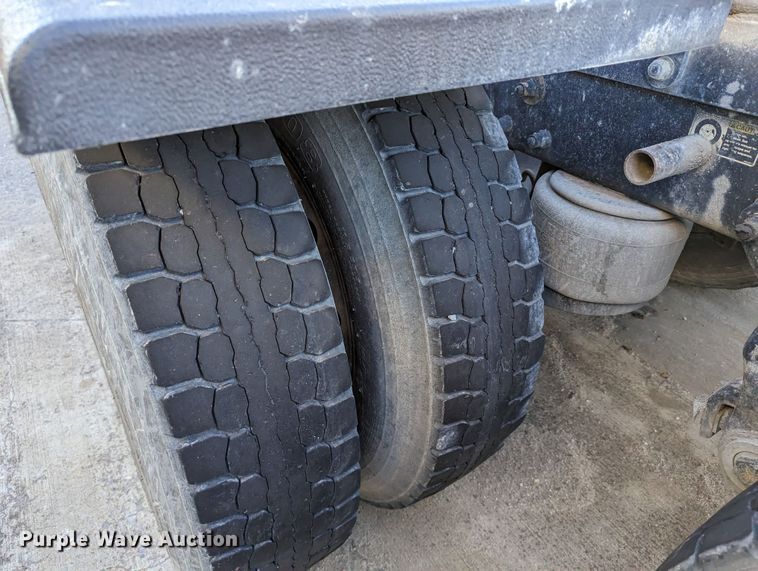 image for item LK9463 2007 Peterbilt 379  semi truck