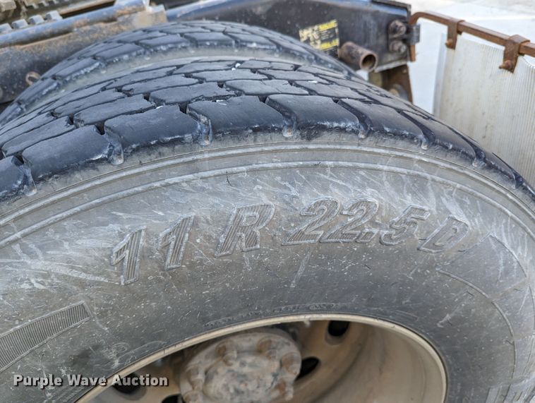 image for item LK9463 2007 Peterbilt 379  semi truck