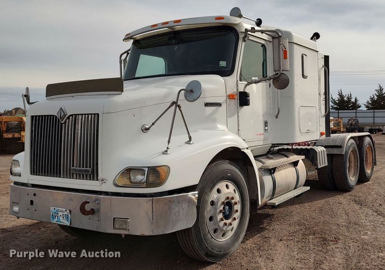 image for item LK9500 2000 International 9200i  semi truck