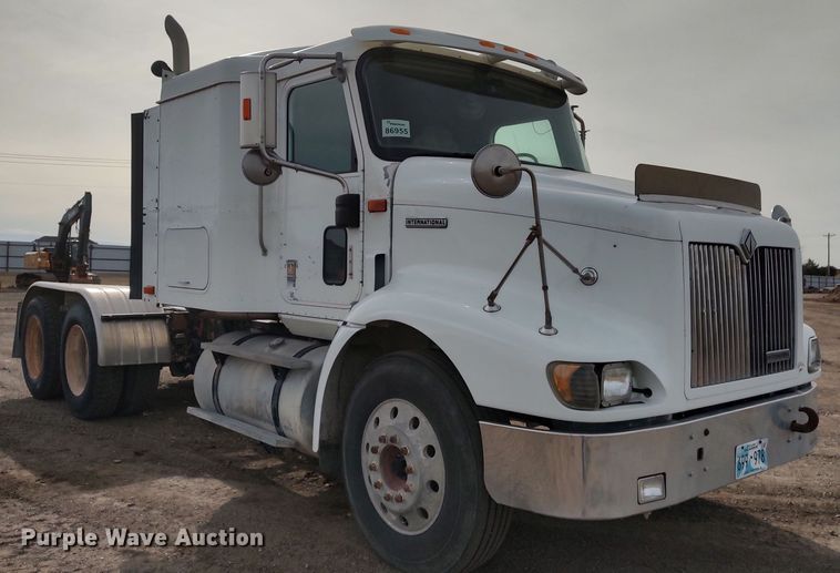 image for item LK9500 2000 International 9200i  semi truck