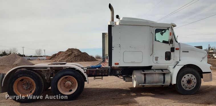 image for item LK9500 2000 International 9200i  semi truck