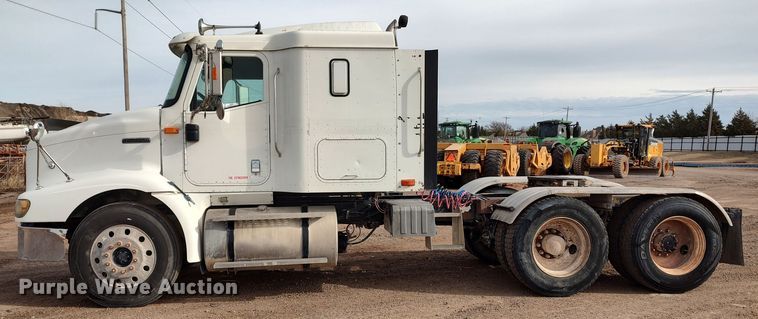 image for item LK9500 2000 International 9200i  semi truck