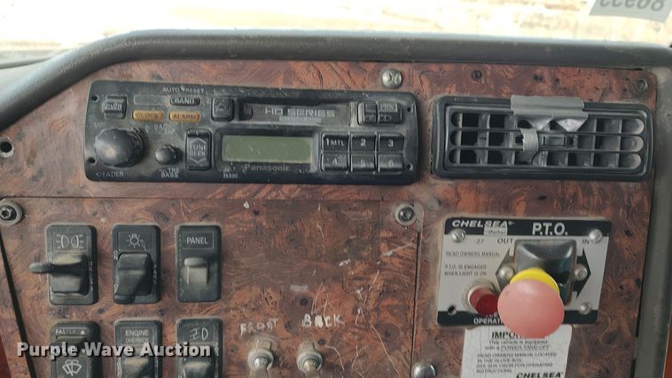 image for item LK9500 2000 International 9200i  semi truck