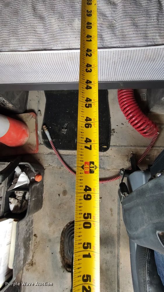 image for item LK9500 2000 International 9200i  semi truck