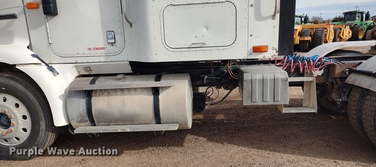 image for item LK9500 2000 International 9200i  semi truck