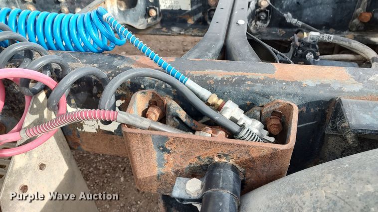 image for item LK9500 2000 International 9200i  semi truck