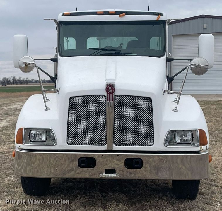 image for item LR9543 2005 Kenworth T300  truck cab and chassis