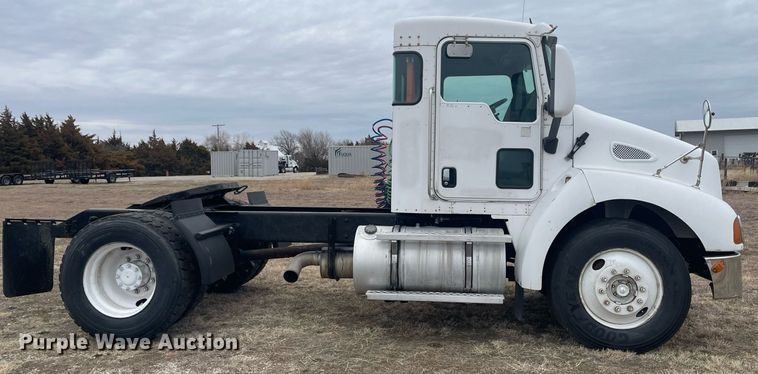 image for item LR9543 2005 Kenworth T300  truck cab and chassis