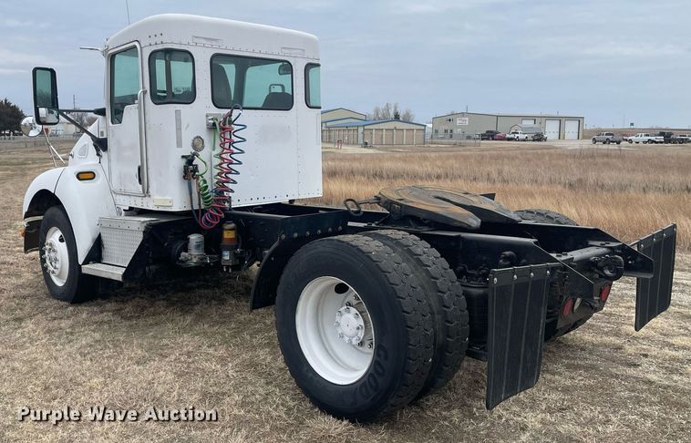 image for item LR9543 2005 Kenworth T300  truck cab and chassis