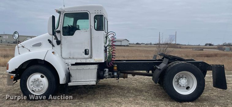image for item LR9543 2005 Kenworth T300  truck cab and chassis