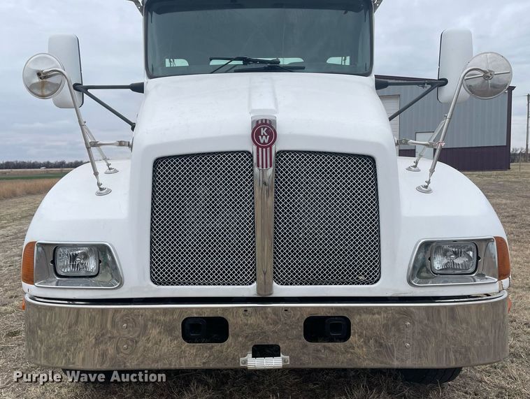 image for item LR9543 2005 Kenworth T300  truck cab and chassis