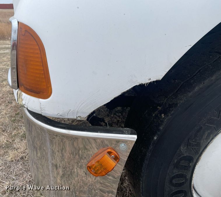 image for item LR9543 2005 Kenworth T300  truck cab and chassis