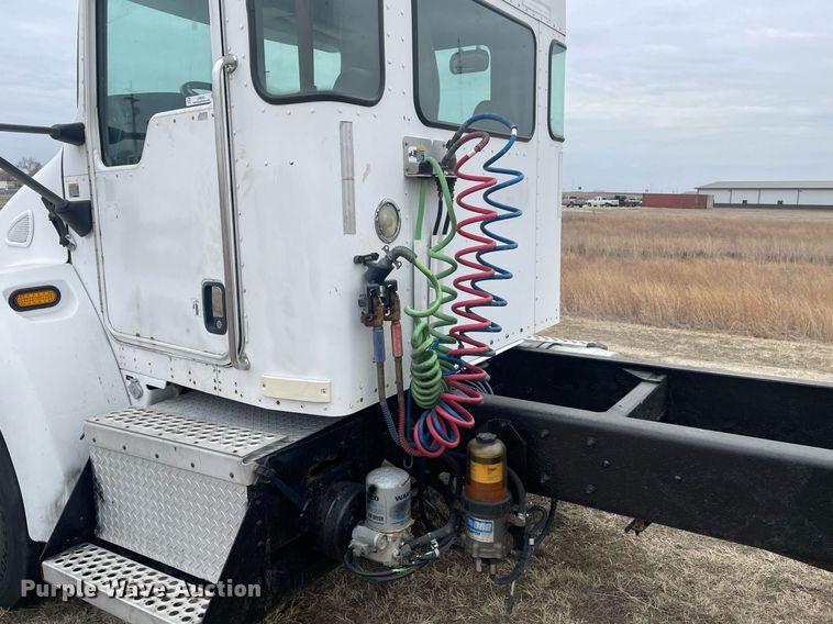 image for item LR9543 2005 Kenworth T300  truck cab and chassis