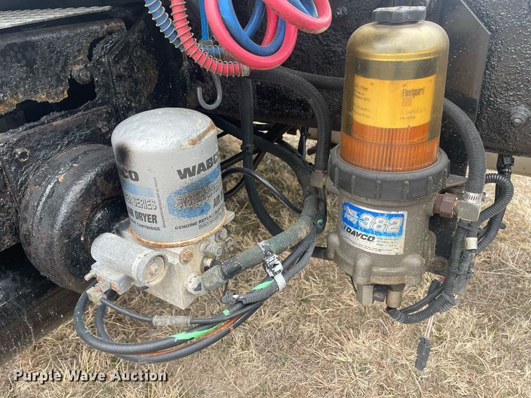 image for item LR9543 2005 Kenworth T300  truck cab and chassis