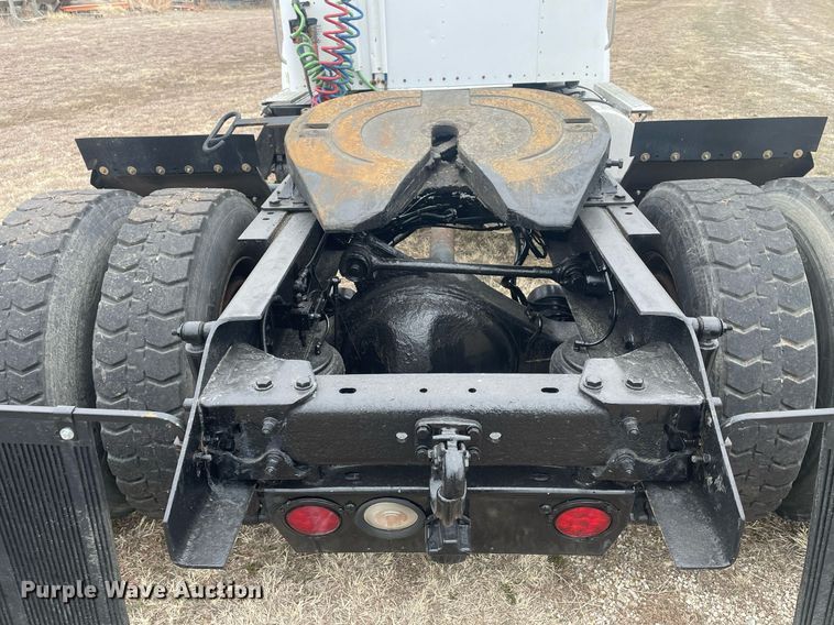 image for item LR9543 2005 Kenworth T300  truck cab and chassis