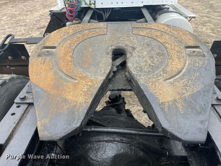 image for item LR9543 2005 Kenworth T300  truck cab and chassis