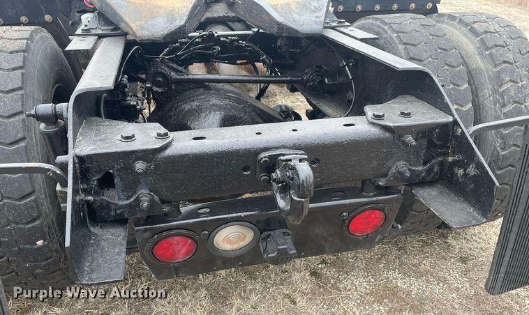 image for item LR9543 2005 Kenworth T300  truck cab and chassis