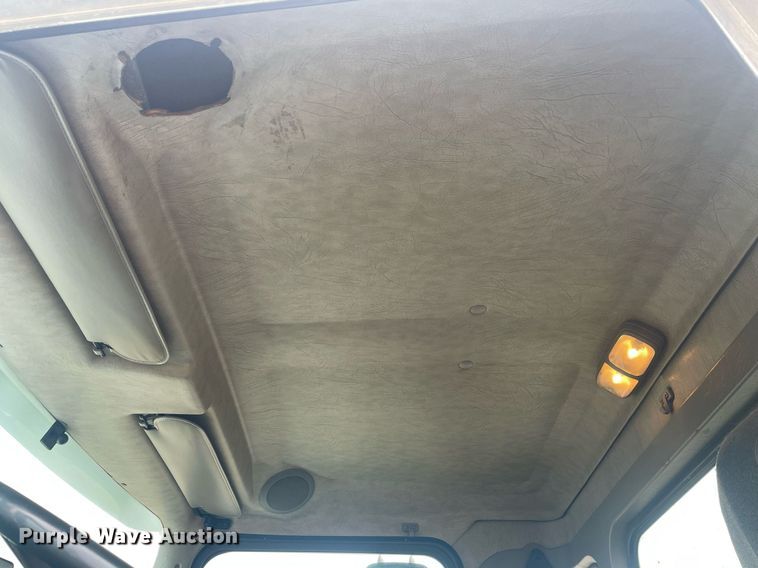 image for item LR9543 2005 Kenworth T300  truck cab and chassis