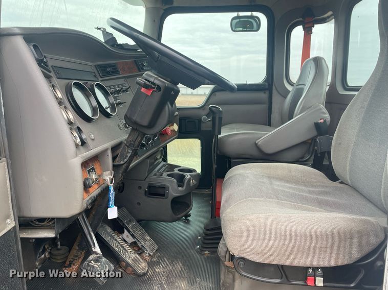 image for item LR9543 2005 Kenworth T300  truck cab and chassis