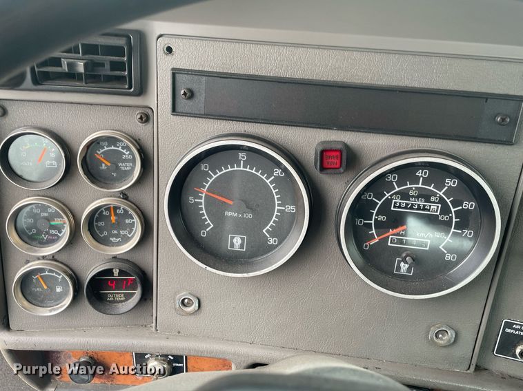 image for item LR9543 2005 Kenworth T300  truck cab and chassis