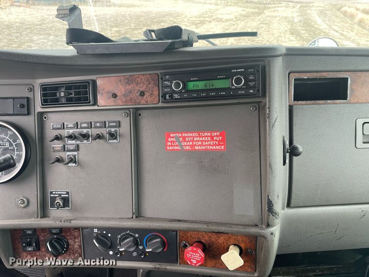 image for item LR9543 2005 Kenworth T300  truck cab and chassis