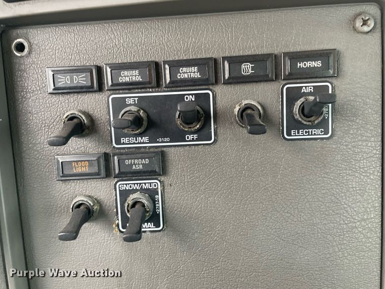 image for item LR9543 2005 Kenworth T300  truck cab and chassis