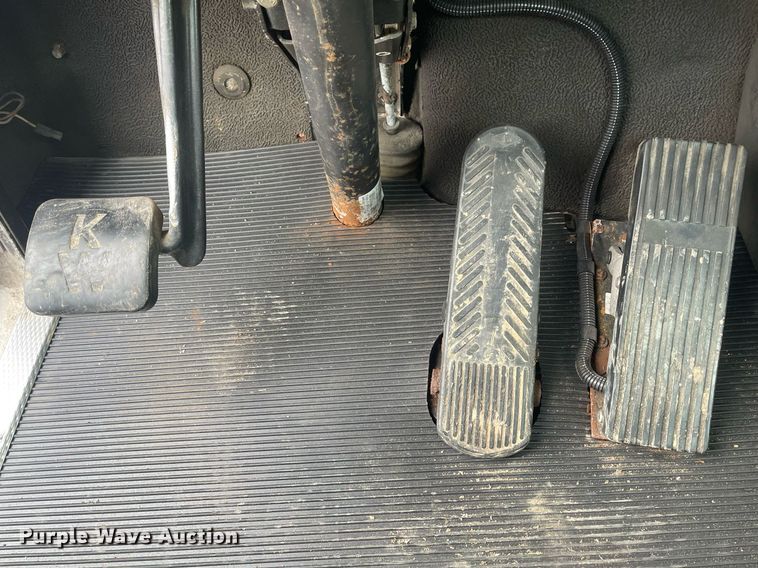 image for item LR9543 2005 Kenworth T300  truck cab and chassis