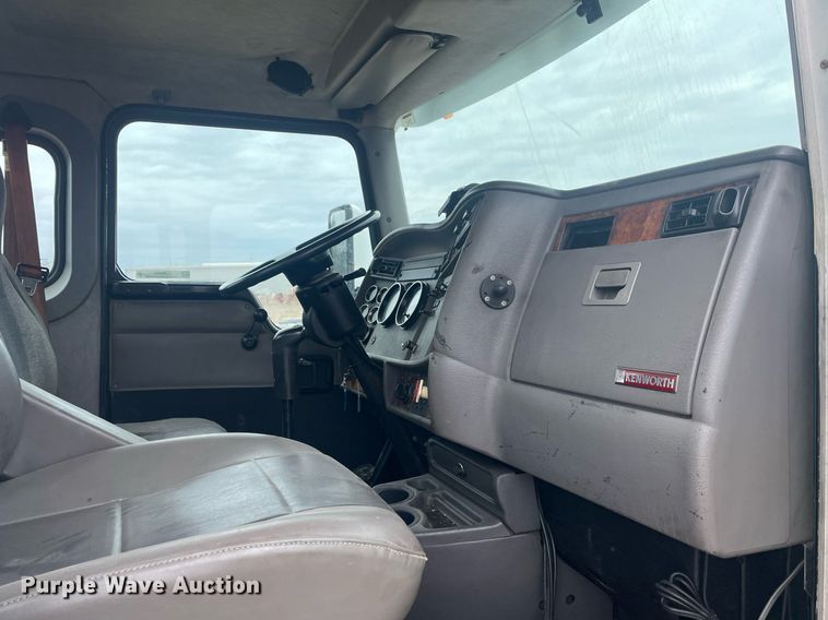 image for item LR9543 2005 Kenworth T300  truck cab and chassis