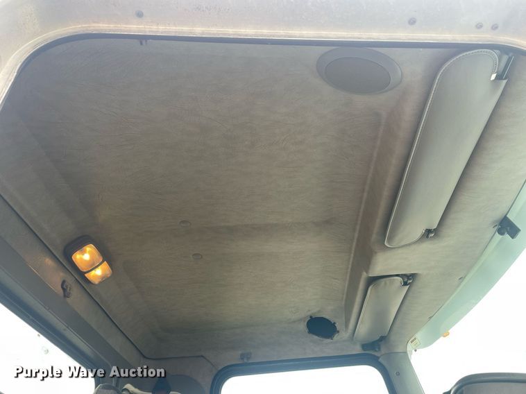 image for item LR9543 2005 Kenworth T300  truck cab and chassis