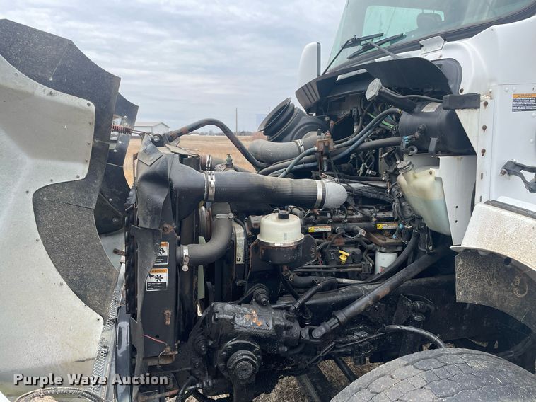 image for item LR9543 2005 Kenworth T300  truck cab and chassis