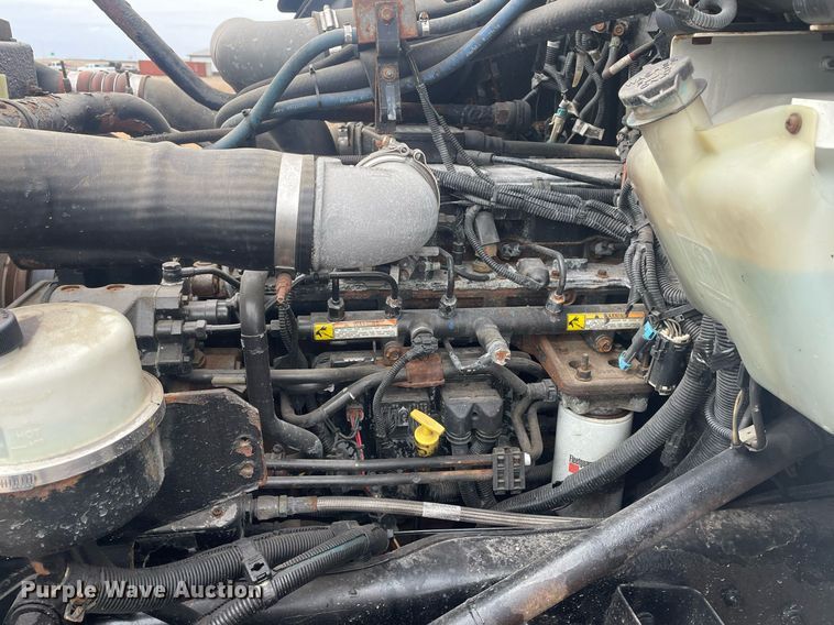 image for item LR9543 2005 Kenworth T300  truck cab and chassis