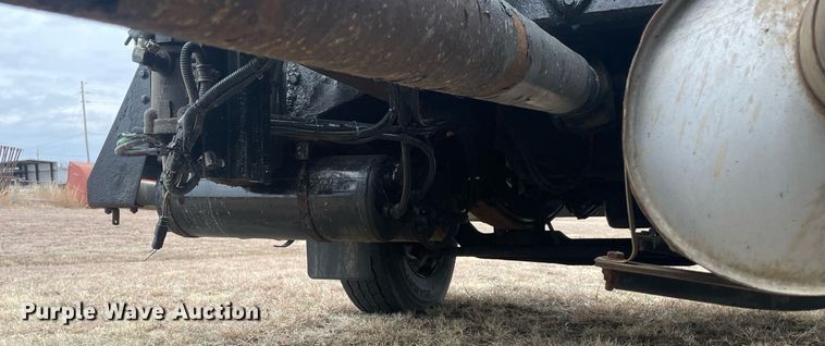 image for item LR9543 2005 Kenworth T300  truck cab and chassis