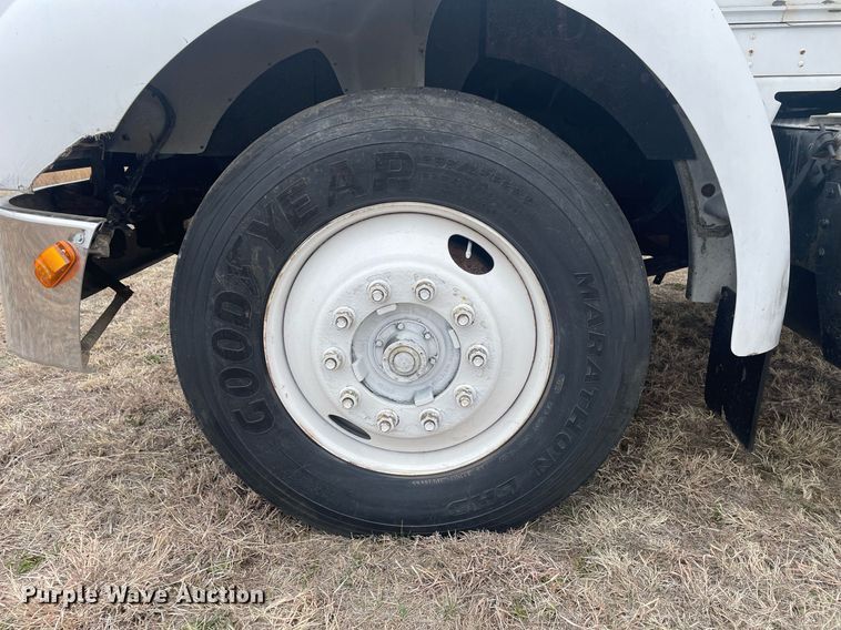 image for item LR9543 2005 Kenworth T300  truck cab and chassis