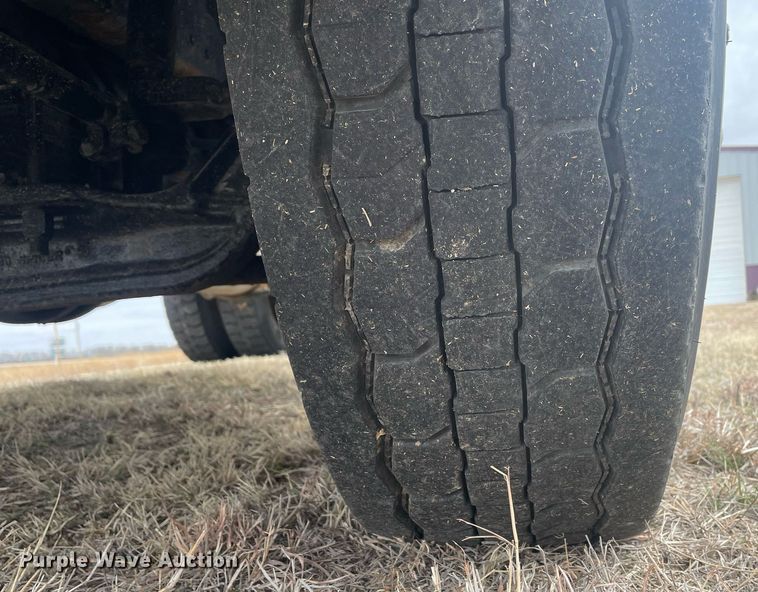 image for item LR9543 2005 Kenworth T300  truck cab and chassis