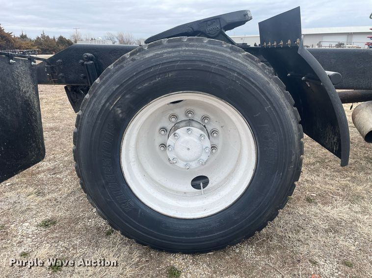 image for item LR9543 2005 Kenworth T300  truck cab and chassis