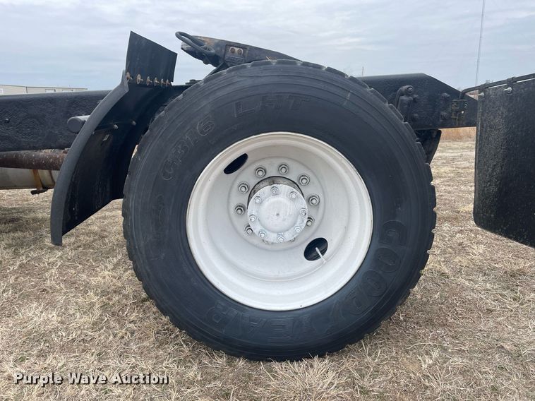 image for item LR9543 2005 Kenworth T300  truck cab and chassis