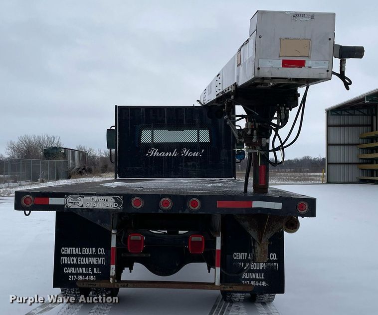 image for item MA9886 2005 International 4200  flatbed truck