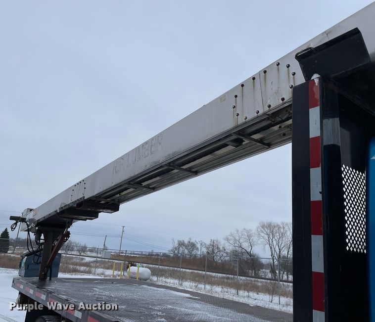 image for item MA9886 2005 International 4200  flatbed truck