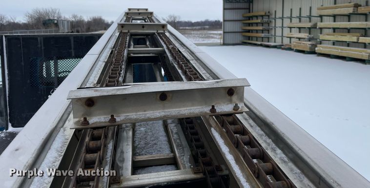 image for item MA9886 2005 International 4200  flatbed truck