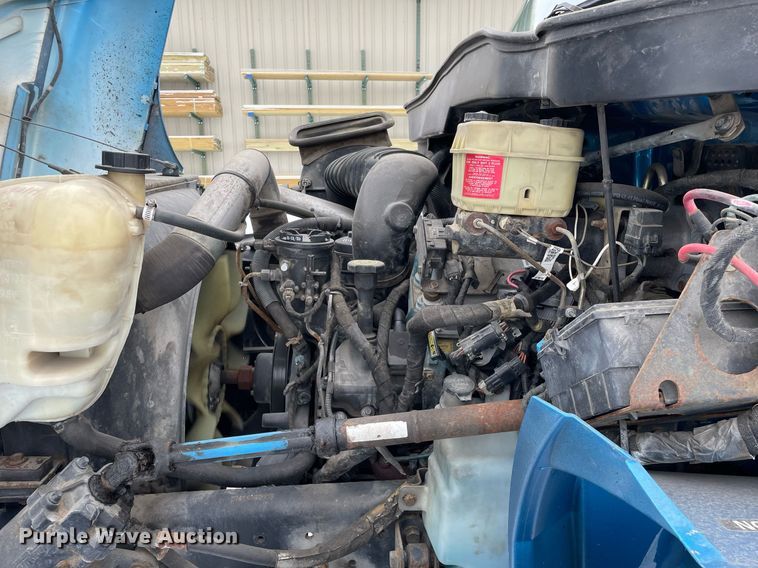 image for item MA9886 2005 International 4200  flatbed truck