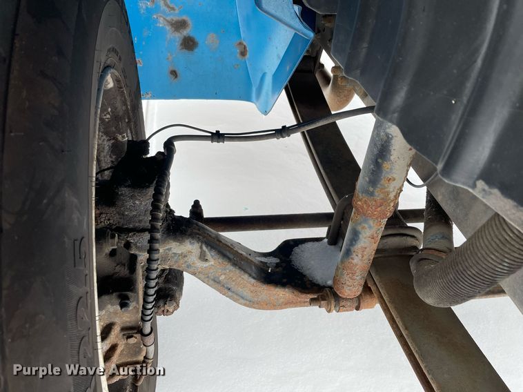 image for item MA9886 2005 International 4200  flatbed truck