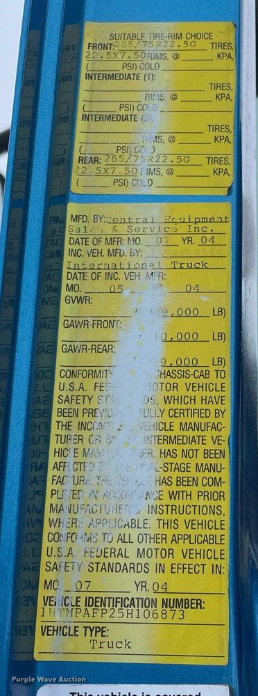 image for item MA9886 2005 International 4200  flatbed truck