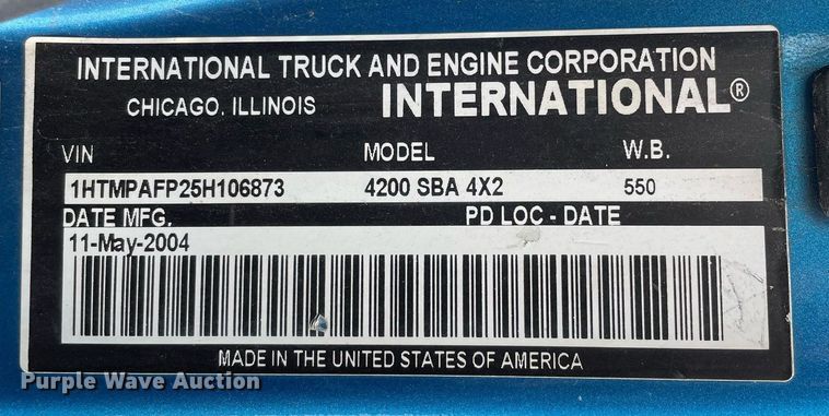 image for item MA9886 2005 International 4200  flatbed truck