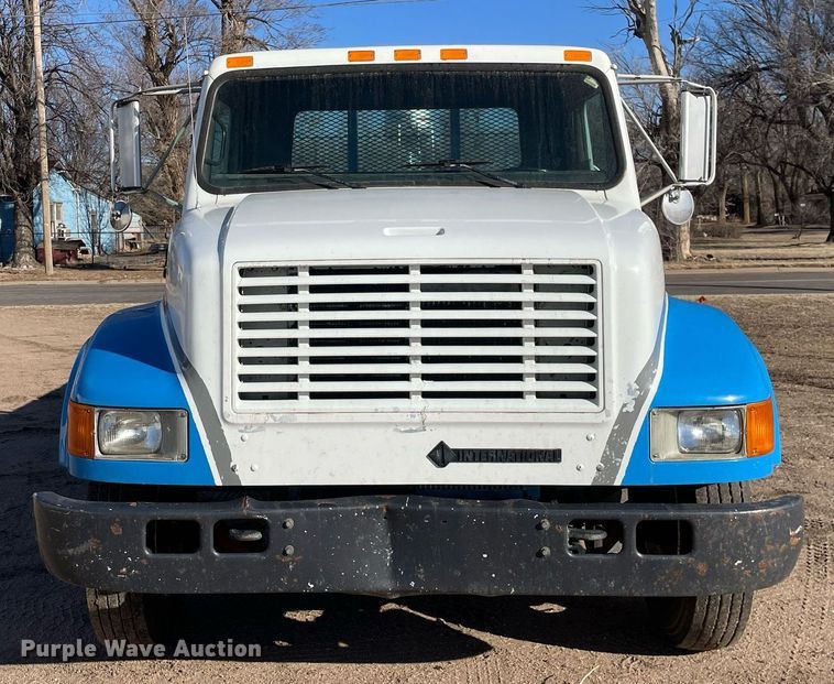 image for item MA9955 1995 International 4700  flatbed truck