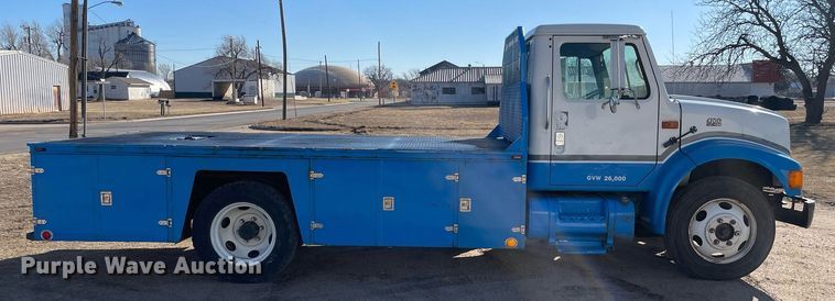 image for item MA9955 1995 International 4700  flatbed truck