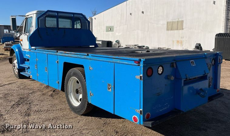 image for item MA9955 1995 International 4700  flatbed truck