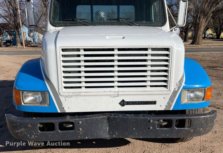 image for item MA9955 1995 International 4700  flatbed truck