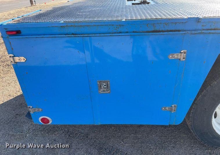 image for item MA9955 1995 International 4700  flatbed truck