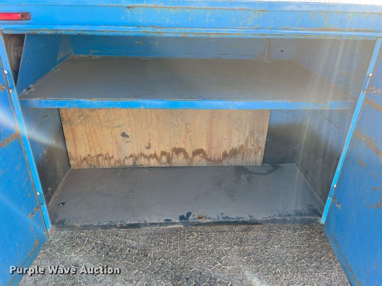 image for item MA9955 1995 International 4700  flatbed truck